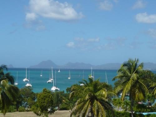 Bigouz résidence la plage de l'anse Caritan (Bigouz residence la plage de l'anse Caritan) in Sainte-Anne