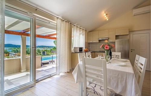 廚房, Two-Bedroom Holiday Home In Pomer in 梅杜林