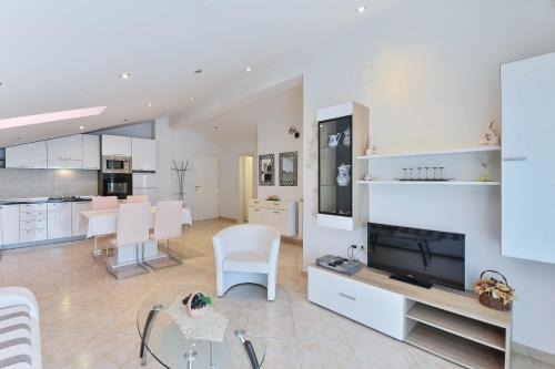 Two-Bedroom Apartment with Terrace image 10