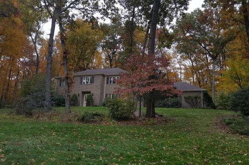 Charming mountain view country house in Cheshire, USA