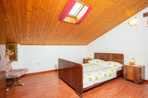 Holiday house with a parking space Valtura Pula - 16611 - image 11