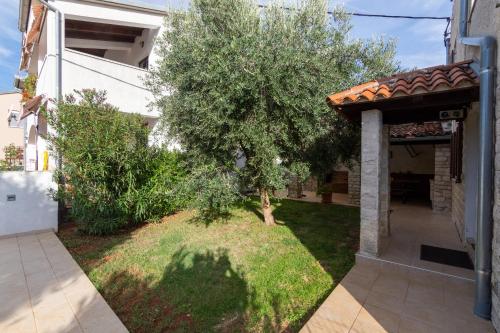 Holiday house with a parking space Valtura Pula - 16611 - image 14