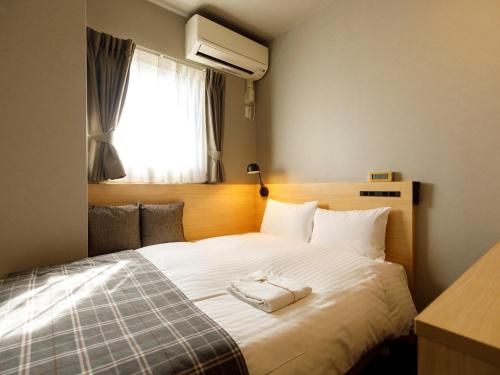 Single Room - Non-Smoking image 10