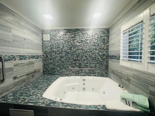 設施, Casa Blanca Hotel - Orange in 橙市