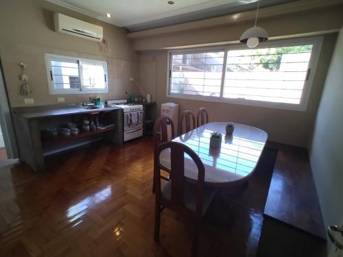 Casa Azcuénaga - Parque - Zona comercial - Aerop 15 min (Casa Azcuenaga - Parque - Zona comercial - Aerop 15 min) in Monte Grande (Buenos Aires)