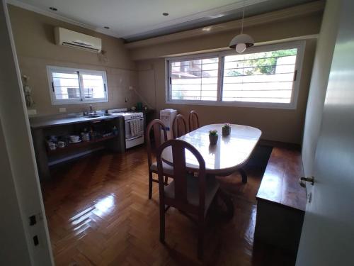 Casa Azcuénaga - Parque - Zona comercial - Aerop 15 min (Casa Azcuenaga - Parque - Zona comercial - Aerop 15 min) in Monte Grande (Buenos Aires)