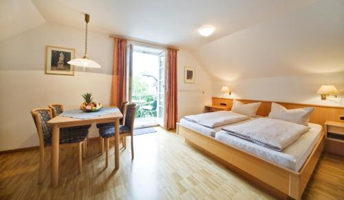 1 queen bed