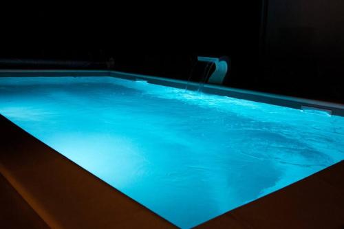 Luxury Flat with Heated Pool & Jacuzzi, Rijeka (fotografie 3)