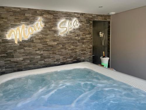 Spa, Le Relais de la Fontaine & Jacuzzi in Lonny