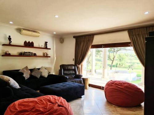 The Villa Luxe Hartbeespoort Spacious Golf & Wildlife Estate