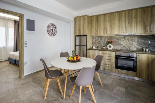 Semes Luxury Apts by Estia 4
