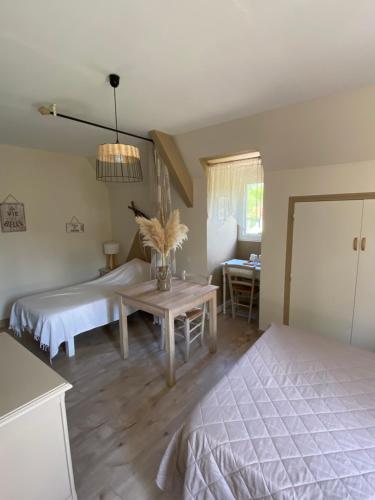 1 double bed, 1 twin bed