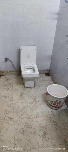 Bathroom, OYO 90180 Gupta Guest House in Garhmukteshwar