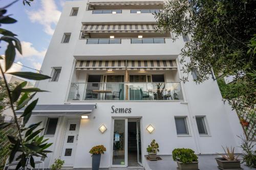 Semes Luxury Apts by Estia 3