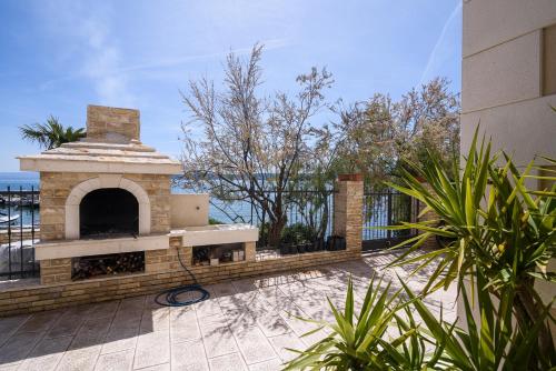 Apartman Mala plaža 2 (Apartman Mala plaza 2) in คาสเตลา