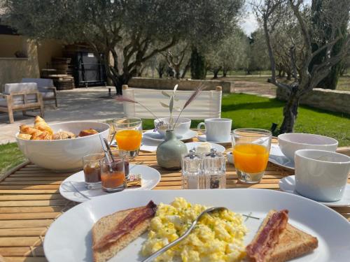 MAS MILLÉSIME - Chambre double - petit déjeuner - piscine - Mas du XVIIIème siècle proche Saint-Rémy-de-Provence 5