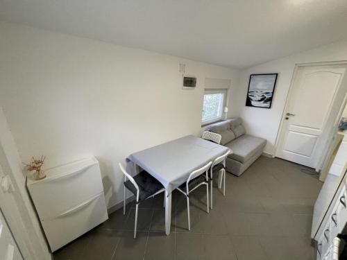 Apartment in Vir with balcony, air conditioning, WiFi, washing machine 4762-1, Vir (Puntadura)