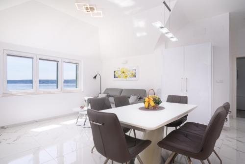 Apartman Mala plaža 2 (Apartman Mala plaza 2) in คาสเตลา