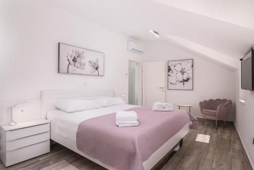 Apartman Mala plaža 2 (Apartman Mala plaza 2) in คาสเตลา