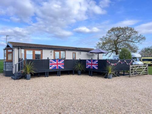 B&B Coningsby - Lancaster Lodge, Coningsby, Lincolnshire. - Bed and Breakfast Coningsby