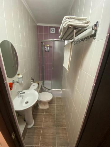 Mini Hotel Ulpan - Tap to explore photos