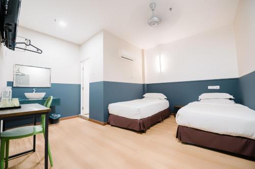 room detail thumbnail 1