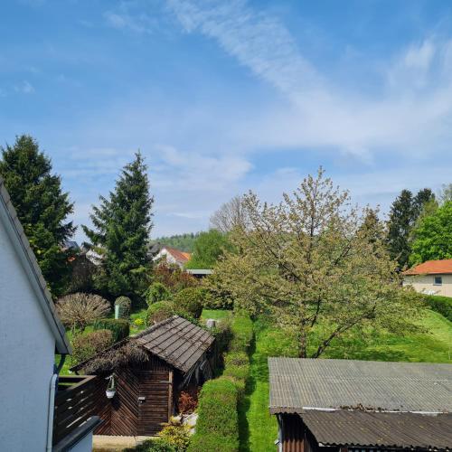 Ruhige Ferienwohnung mit Balkon und Terrasse nahe Kassel in Helsa