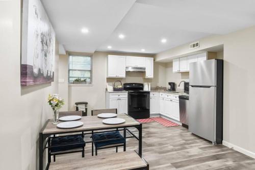 Elegant 1-BR Apartment in Silver Spring, USA