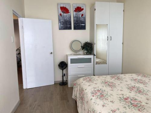 2 bedroom small unit 1 minute walk to shopping centre NO PARKING SLOT