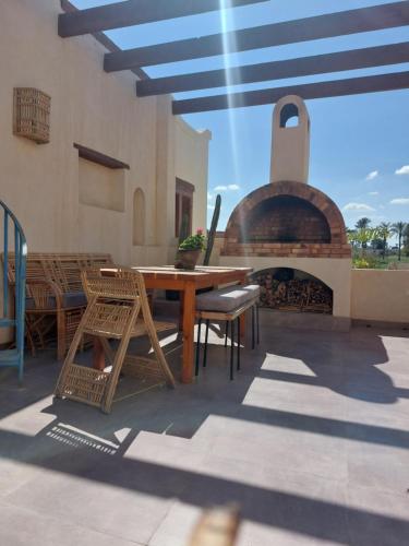 设施服务, The Roof by Barefoot in Tunis in 法尤姆