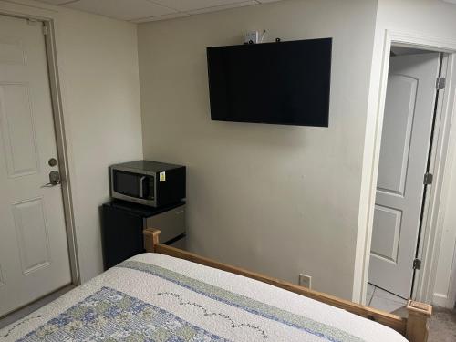Beautiful Room Just Waiting for You! in Etowah, USA