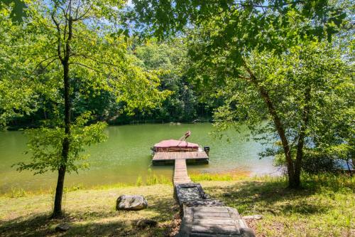 Lakefront Oasis