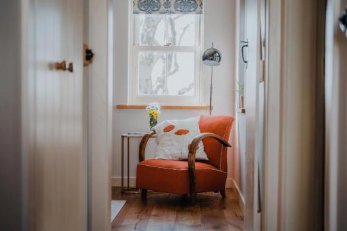 Iekārtas, Secluded Thatched Cottage, near beaches & hill walking in Ballyliffin