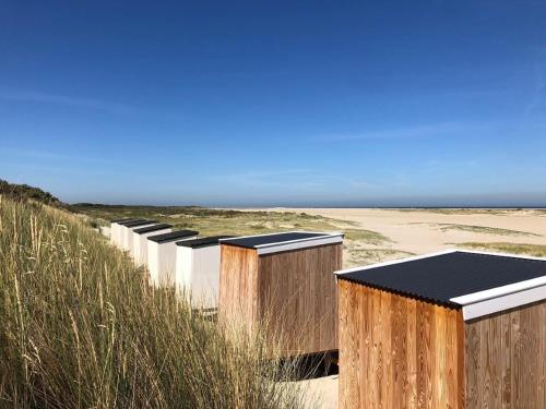 De Strandhoed Renesse, new & luxe chalet with garden en close to centrum & beach!