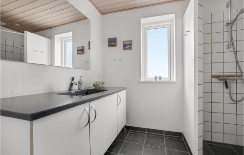Kitchen, Holiday Home Stenbjerg Kirkevej in Stenbjerg