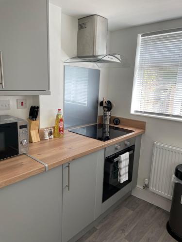 Comfy Home for Contractors and Families with Free Parking - Sage View gîte à louer Tongham