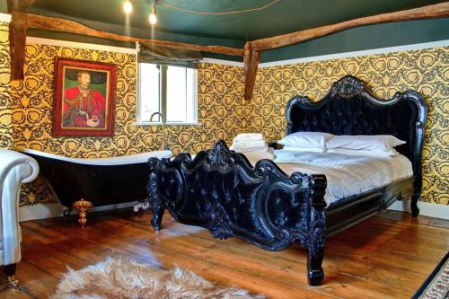 Huge & Deluxe 600 Year Old Essex Manor House