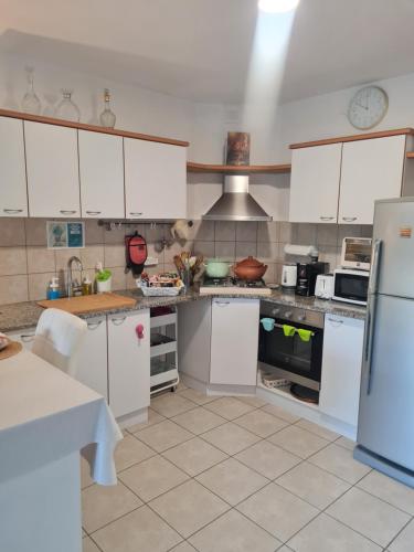 Kitchen, Amazing Apartment in Raanana & Swimming pool and Jacuzzi in Raanana