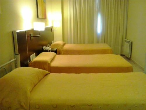 Superior Triple Room image 3
