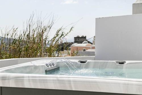 Villa Solasta #1 with jacuzzi in Santorini