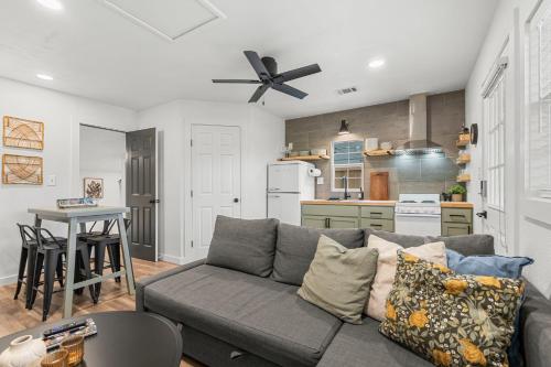 NEW! The Yellow Door- Downtown Wimberley w/ River Access in Wimberley, USA