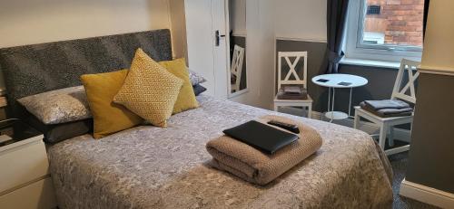 Triple Room with Shower image 9