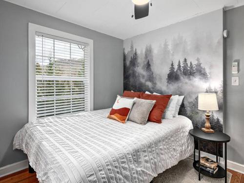 Livys Lake Retreat, 3min walk to Lake Junaluska! in Lake Junaluska, USA