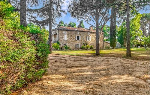 Stunning Home In Duravel With Outdoor Swimming Pool, Wifi And 5 Bedrooms