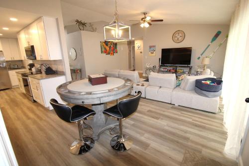 PetFriendlySpaciousHomeByCrystalBeachGameRoomPOOL in Palm Harbor, USA