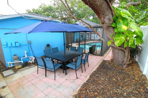 PetFriendlySpaciousHomeByCrystalBeachGameRoomPOOL in Palm Harbor