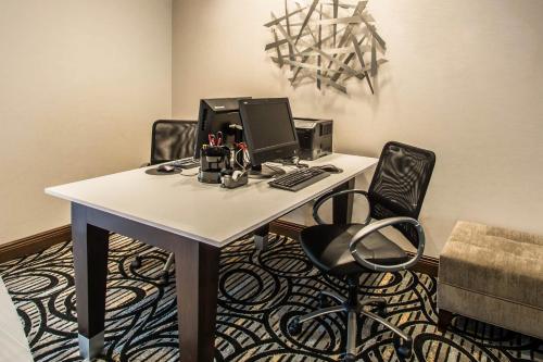 Comfort Suites Fort Lauderdale Airport South & Cruise Port - image 3