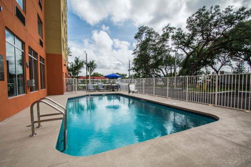 Úszómedence, Comfort Suites Fort Lauderdale Airport South & Cruise Port in Dania Beach