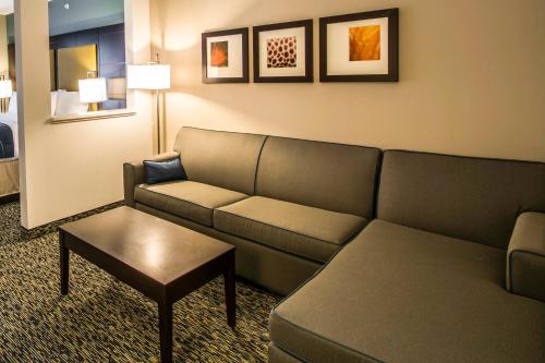 Comfort Suites Fort Lauderdale Airport South Cruise Port In Fl