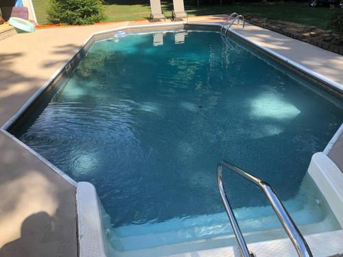 Beautiful Room Just Waiting for You! in Etowah, USA